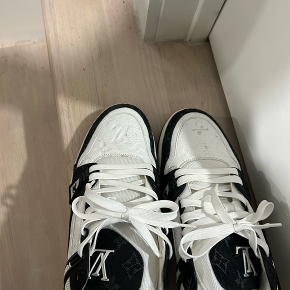 Louis Vuitton Men's Monochrome Sneakers - Picture 3 of 6